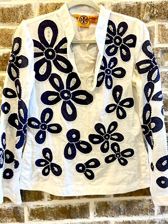 Tory Burch Tops - Tory Burch White Cotton Navy Floral Appliqué Embellished Tunic Blouse Size 4